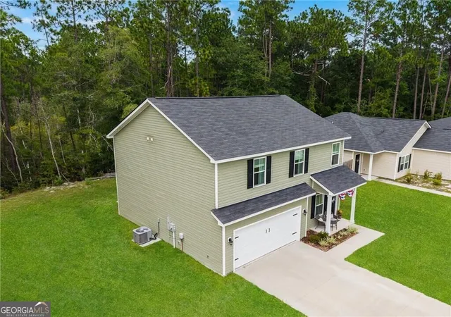 Photo 3 of Single family home for sale at 716 Mill Crk Cir, Hinesville, GA 31313 | MLS# 10844016 | Listing updated on 2026-09-11