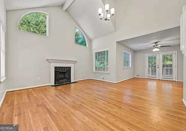 Photo 3 of Single family home for sale at 1009 Cobb Pl Manor Dr, Marietta, GA 30066 | MLS# 10840557 | Listing updated on 2026-09-18