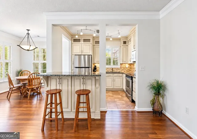 Listing Photo 1 - Condo for sale in building located at 10 Perimeter Smt Blvd Ne, Atlanta, GA 30319 - Unit #3110