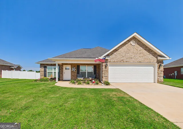 Photo 1 of Single family home for sale at 425 Lamplight Dr, Byron, GA 31008 | MLS# 10843922 | Listing updated on 2026-09-11