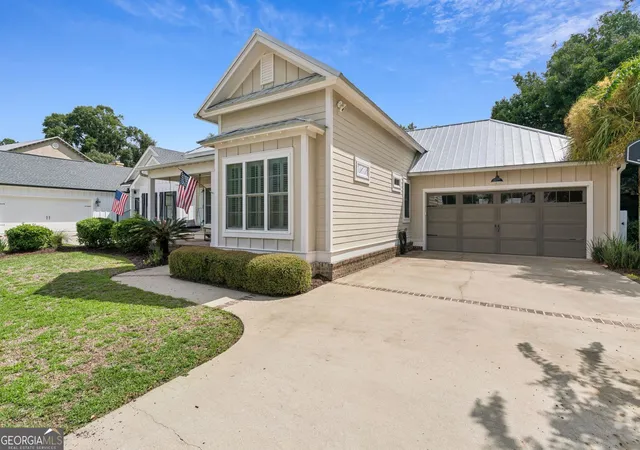 Photo 3 of Single family home for sale at 180 Township Blf Cir, St. Simons, GA 31522 | MLS# 10813453 | Listing updated on 2026-09-05