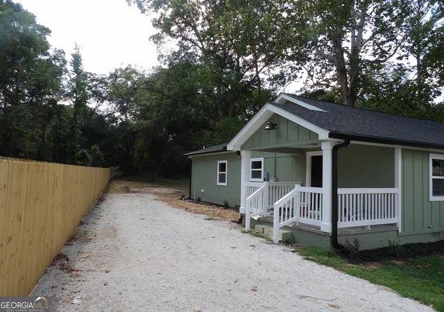 Photo 2 of Single family home for sale at 808 Alabama St, Carrollton, GA 30117 | MLS# 10830537 | Listing updated on 2026-09-17