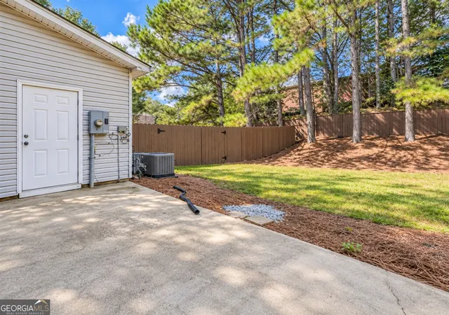 Photo 2 of Single family home for sale at 414 Lantern Wood Dr, Scottdale, GA 30079 | MLS# 10880389 | Listing updated on 2026-10-29