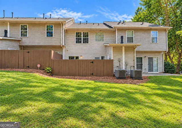 Photo 3 of Single family home for sale at 414 Lantern Wood Dr, Scottdale, GA 30079 | MLS# 10880389 | Listing updated on 2026-10-29