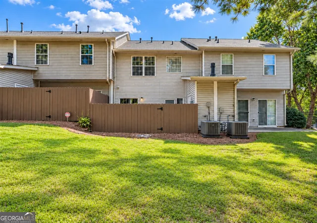 Photo 4 of Single family home for sale at 414 Lantern Wood Dr, Scottdale, GA 30079 | MLS# 10880389 | Listing updated on 2026-10-29