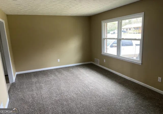 Photo 3 of Single family home for sale at 1710 Hallmark Dr, Griffin, GA 30223 | MLS# 10850863 | Listing updated on 2026-10-06