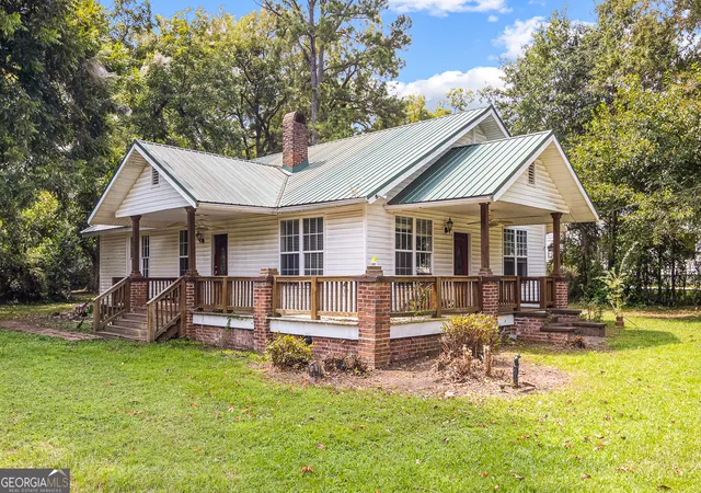 Single family home for sale at 67 Rabun St, Sparta, GA 31087 | MLS# 10843590