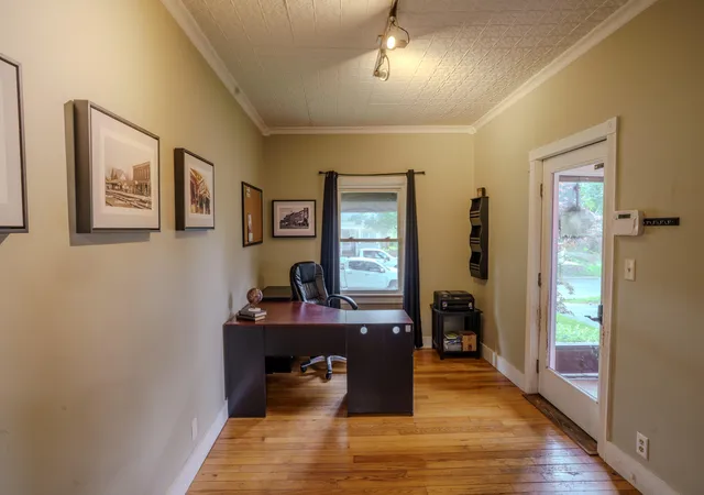 Photo 3 of Single family home for sale at 405 E Chicago St, Valparaiso, IN 46383 | MLS# 844366 | Listing updated on 2026-08-31