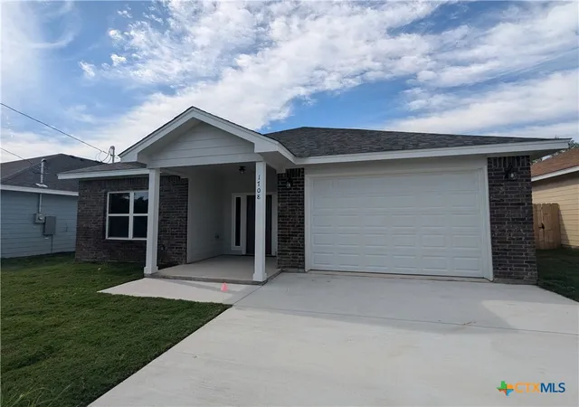 Photo 2 of Single family home for sale at 1708 E Ave G, Lampasas, TX 76550 | MLS# 548925 | Listing updated on 2026-09-09