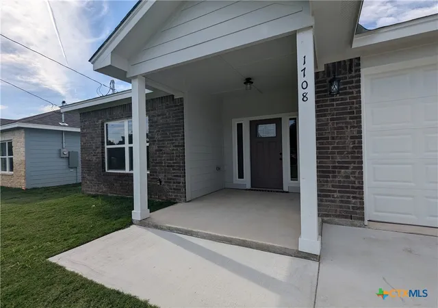 Photo 3 of Single family home for sale at 1708 E Ave G, Lampasas, TX 76550 | MLS# 548925 | Listing updated on 2026-09-09