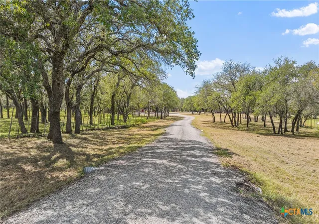 Photo 3 of House for sale at 2631 N Us Hwy 281, Johnson City, TX 78636 | MLS# 555936 | Listing updated on 2026-08-31