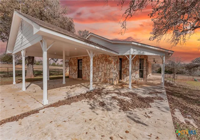 Photo 3 of Single family home for sale at 2569 County Rd 443, Waelder, TX 78959 | MLS# 564626 | Listing updated on 2026-08-17