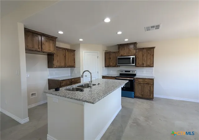 Photo 3 of Single family home for sale at 1023 Fieldstone Dr, Lampasas, TX 76550 | MLS# 567199 | Listing updated on 2026-09-09