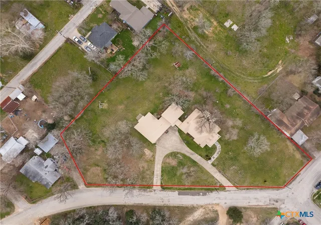 Photo 3 of Single family home for sale at 222 Myrtle Ave, Luling, TX 78648 | MLS# 571345 | Listing updated on 2026-09-12