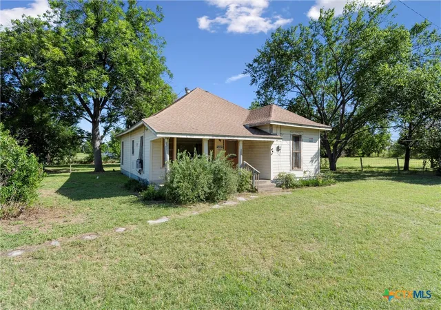 Photo 3 of Single family home for sale at 1104 E Umlang St, Thorndale, TX 76577 | MLS# 576090 | Listing updated on 2026-08-31