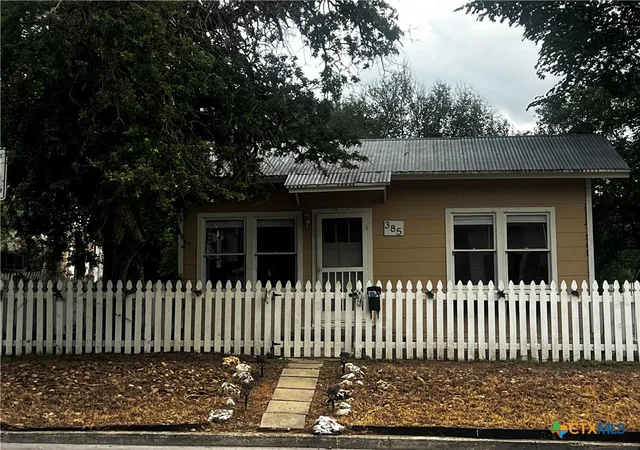 Photo 1 of Single family home for sale at 385 Comal Ave, New Braunfels, TX 78130 | MLS# 579058 | Listing updated on 2026-09-14