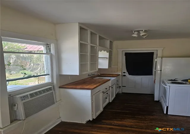 Photo 3 of Single family home for sale at 385 Comal Ave, New Braunfels, TX 78130 | MLS# 579058 | Listing updated on 2026-09-14