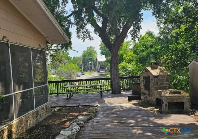 Photo 3 of Single family home for sale at 263 E Garden St, New Braunfels, TX 78130 | MLS# 579093 | Listing updated on 2026-08-18