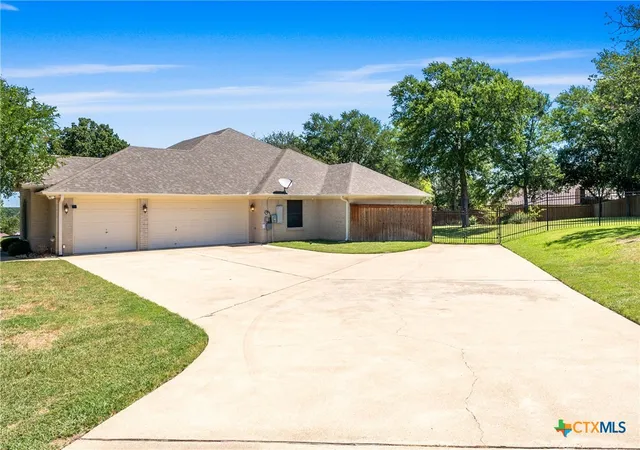 Photo 4 of Single family home for sale at 4340 Lago Vista Dr, Belton, TX 76513 | MLS# 581788 | Listing updated on 2026-08-26