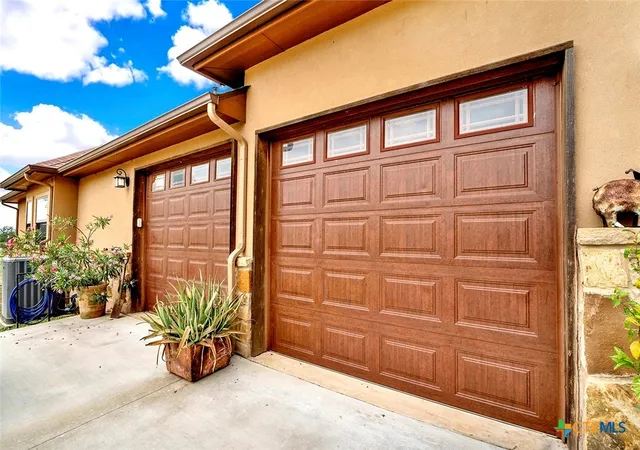 Photo 4 of House for sale at 1494 County Rd 433, Stockdale, TX 78160 | MLS# 582905 | Listing updated on 2026-08-17