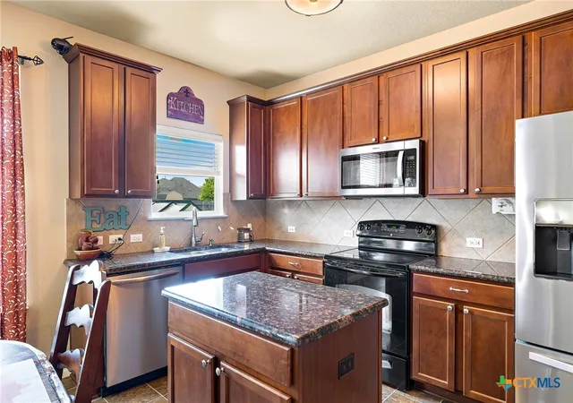 Photo 4 of Sale Pending at 326 Comal Run, Hutto, TX 78634 | MLS# 585014 | Listing updated on 2026-08-18
