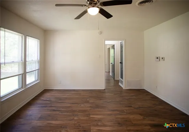 Photo 4 of Single family home for sale at 302 Patton Dr, Killeen, TX 76541 | MLS# 577205 | Listing updated on 2026-09-15