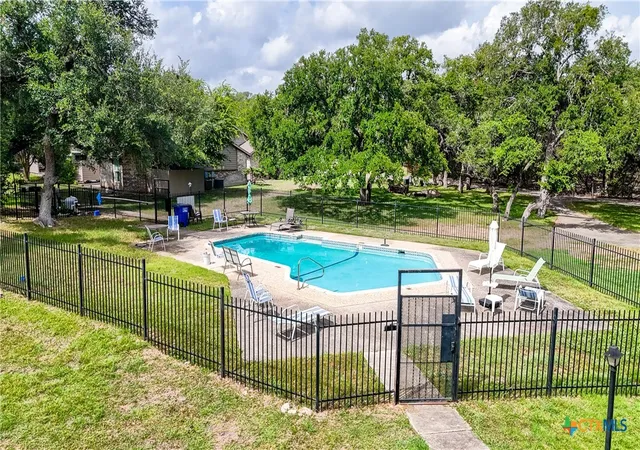 Listing Photo 2 - Condo for sale in building located at 8 Oak Villa Rd, Canyon Lake, TX 78133