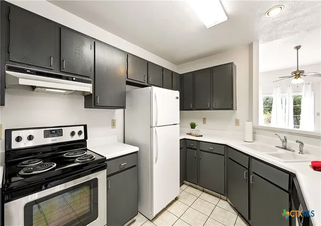 Listing Photo 3 - Condo for sale in building located at 8 Oak Villa Rd, Canyon Lake, TX 78133
