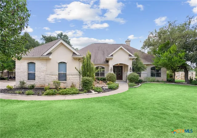 Photo 3 of Sale Pending at 521 Buena Vista Dr, Georgetown, TX 78633 | MLS# 591385 | Listing updated on 2026-08-31