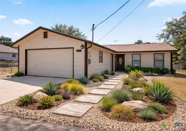 Photo 2 of Sale Pending at 1369 Lakeview Dr, Canyon Lake, TX 78133 | MLS# 595415 | Listing updated on 2026-08-21