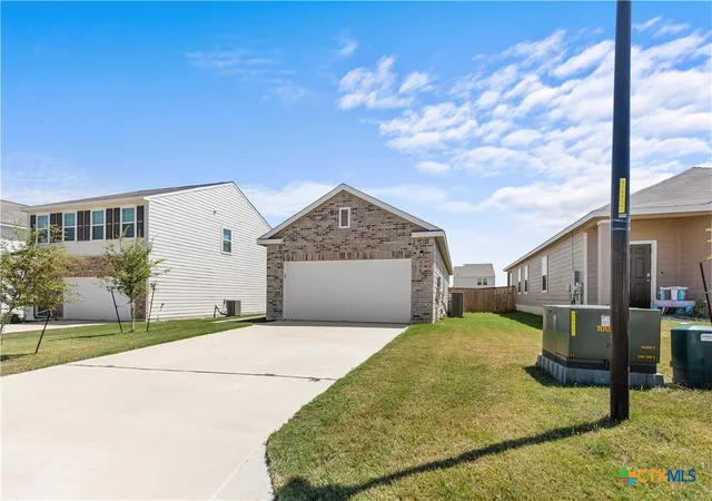 Photo 3 of Single family home for sale at 430 Line Of Fire Way, Jarrell, TX 76537 | MLS# 596041 | Listing updated on 2026-08-02