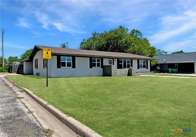 Photo 2 of Single family home for sale at 1311 W Main St, Gatesville, TX 76528 | MLS# 596633 | Listing updated on 2026-08-03