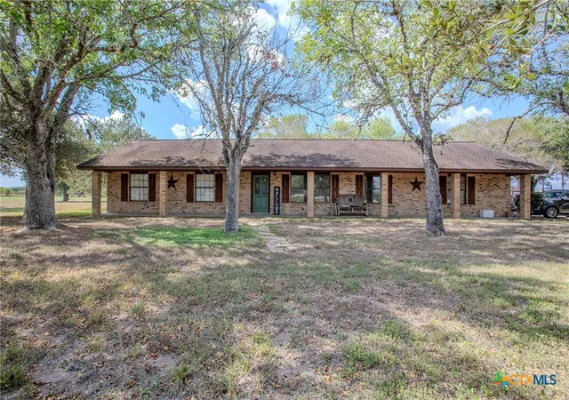 Photo 1 of Single family home for sale at 25195 Us Hwy 77, Yoakum, TX 77995 | MLS# 596752 | Listing updated on 2026-08-31