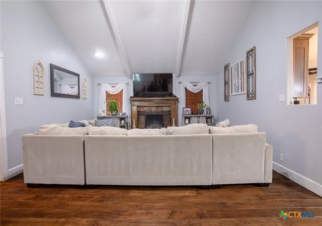 Photo 3 of Single family home for sale at 25195 Us Hwy 77, Yoakum, TX 77995 | MLS# 596752 | Listing updated on 2026-08-31