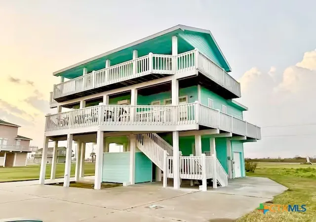 Single family home for sale at 3109 Diane St, Port Bolivar, TX 77650 | MLS# 597476