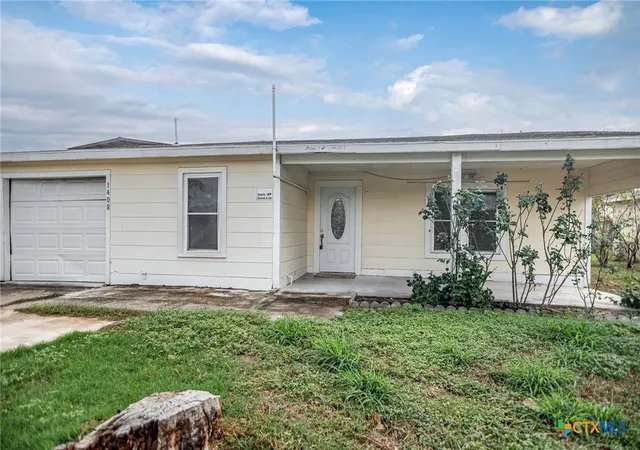 Photo 1 of Single family home for sale at 1408 Holloman Dr, Port Lavaca, TX 77979 | MLS# 598838 | Listing updated on 2026-08-13