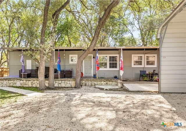 Photo 1 of Manufactured home for sale at 425 Dreamland Dr, Canyon Lake, TX 78133 | MLS# 598731 | Listing updated on 2026-09-01