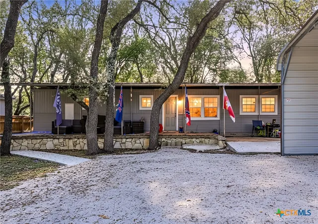 Photo 2 of Manufactured home for sale at 425 Dreamland Dr, Canyon Lake, TX 78133 | MLS# 598731 | Listing updated on 2026-09-01