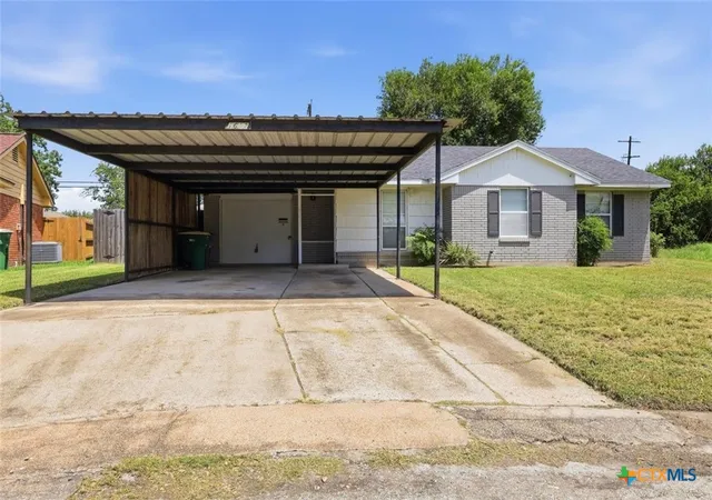 Photo 1 of Single family home for sale at 1612 Alamo Dr, Victoria, TX 77901 | MLS# 599854 | Listing updated on 2026-08-24