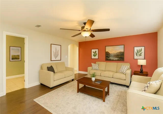 Photo 1 of Single family home for sale at 304 S Main St, Elgin, TX 78621 | MLS# 599413 | Listing updated on 2026-09-30