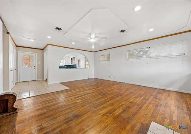 Photo 3 of Single family home for sale at 1002 W Woodlawn St, San Saba, TX 76877 | MLS# 600255 | Listing updated on 2026-09-11