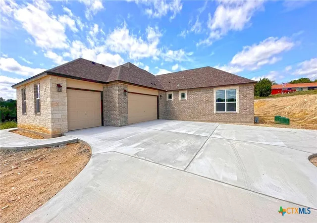 Photo 3 of Single family home for sale at 818 Estate Cir, Copperas Cove, TX 76522 | MLS# 599370 | Listing updated on 2026-09-14