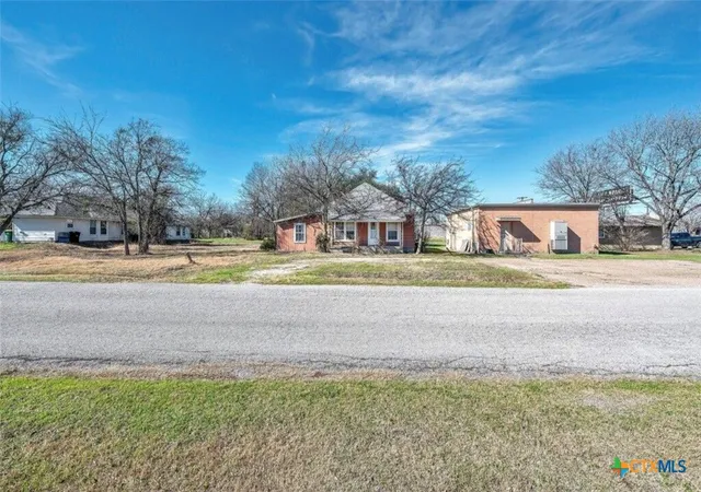 Photo 2 of Single family home for sale at 118 S Front Ave, Troy, TX 76579 | MLS# 600609 | Listing updated on 2026-08-03
