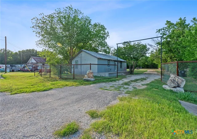 Photo 3 of Single family home for sale at 6071 Fm 713, Dale, TX 78616 | MLS# 600595 | Listing updated on 2026-09-11