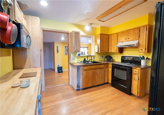 Photo 3 of Single family home for sale at 1114 Woodlawn St, Lockhart, TX 78644 | MLS# 601321 | Listing updated on 2026-09-15