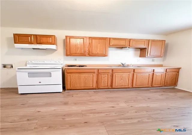 Photo 3 of Sale Pending at 511 W Hallmark Ave, Killeen, TX 76541 | MLS# 601785 | Listing updated on 2026-08-03