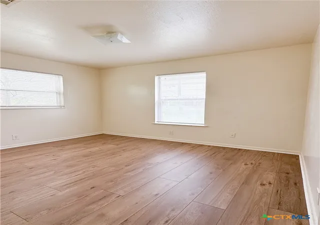 Photo 4 of Sale Pending at 511 W Hallmark Ave, Killeen, TX 76541 | MLS# 601785 | Listing updated on 2026-08-03