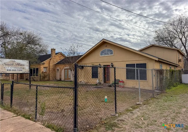 Listing Photo 2 - Condo for sale in building located at 613 E Broadway St, Cuero, TX 77954 - Unit #5