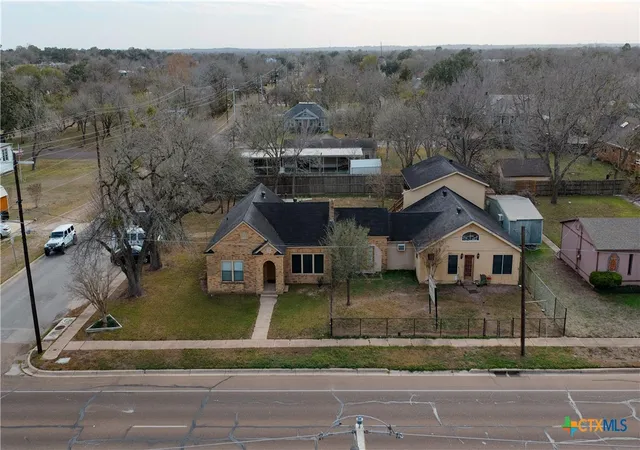 Listing Photo 4 - Condo for sale in building located at 613 E Broadway St, Cuero, TX 77954 - Unit #5