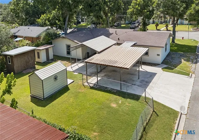 Photo 2 of Single family home for sale at 811 Nixon St, Lockhart, TX 78644 | MLS# 602458 | Listing updated on 2026-09-06